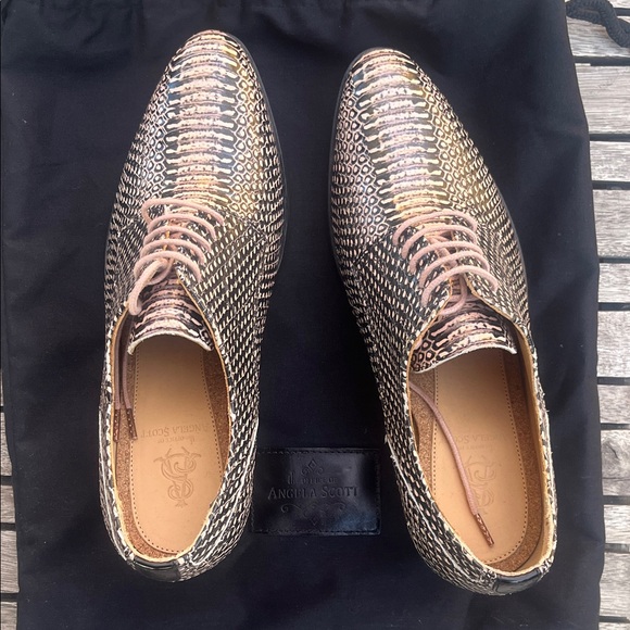 OOAS Miss Button Midheel